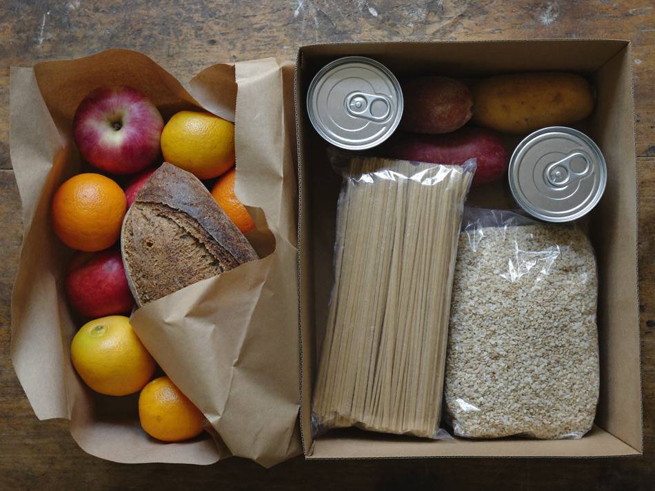 Une boîte de denrées préparée pour un dépannage alimentaire